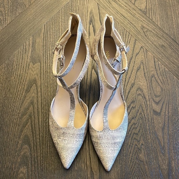 NWOT Nine West Scandal Snake Print T-Strap Pumps Size 9.5 - Picture 2 of 8